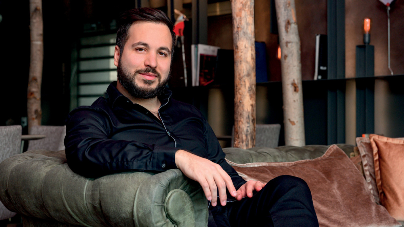 Μιχαήλ Δουκάκης: Ο ανιψιός της Οσκαρικής σταρ δίνει ρεσιτάλ ερμηνείας σε αθηναϊκό θέατρο