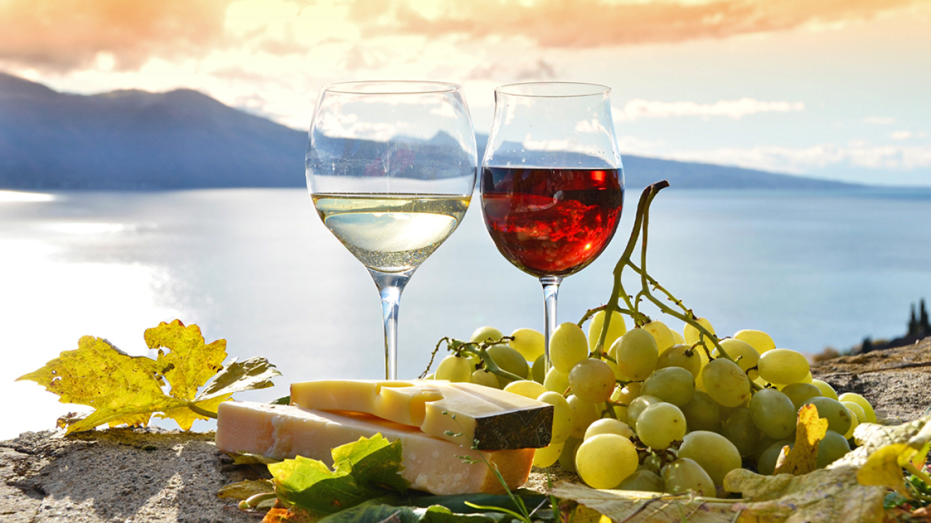 Αφιέρωμα: O χάρτης του ελληνικού κρασιού 2024 - Σπουδαία λευκά και ροζέ από το Αιγαίο