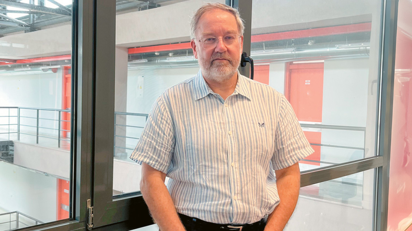 Ο Sir Robin William Grimes στον Δανίκα: Δεν θα με εξέπληττε αν αποδειχθεί ότι η Ρωσία εξαγοράζει Έλληνες ακροδεξιούς