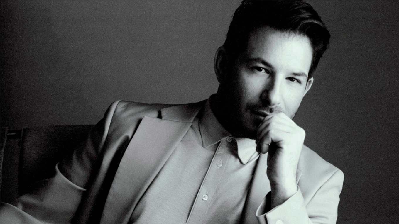 Γιώργος Περρής: Οι διάσημες συνεργασίες του, το πέρασμα από τις Κάννες και ο λόγος που δεν θα σταματήσει να τραγουδάει