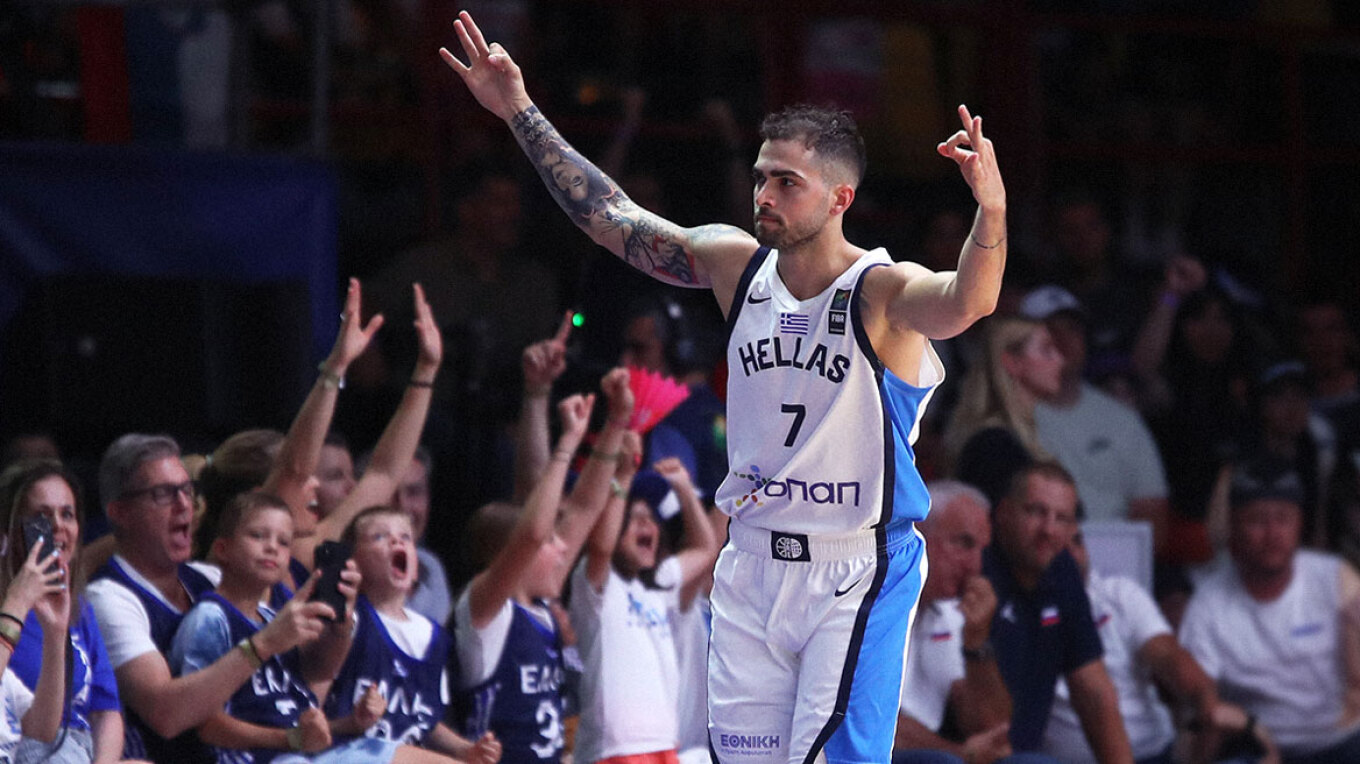 Εθνική μπάσκετ: Με... πιστολέρο Τολιόπουλο στο Παρίσι - Η προσωπική διαδρομή του παίκτη που σκοράρει τρίποντα από τα 10 μέτρα σε 2 δευτερόλεπτα