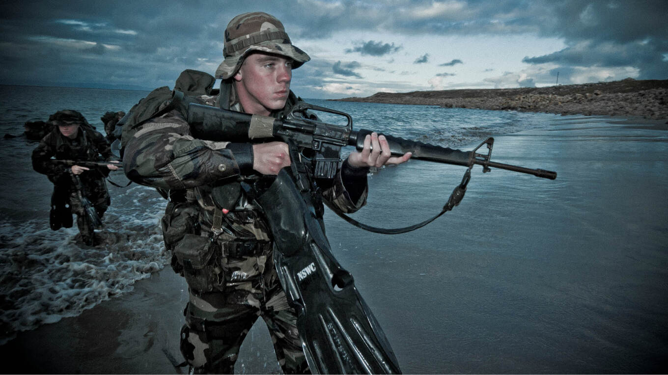 Navy Seals: Οι αόρατες «φώκιες» που σκότωσαν τον Μπιν Λάντεν και οι μυστικές αποστολές που απέτυχαν, από τη Γρενάδα έως την Υεμένη
