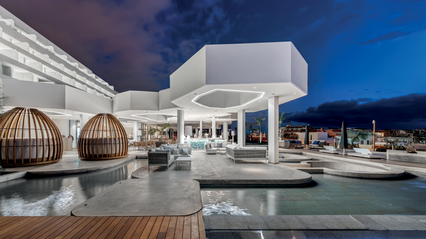 Royal Hideaway Corales Suites: Ενα design παλάτι στην αμμουδιά της Τενερίφης