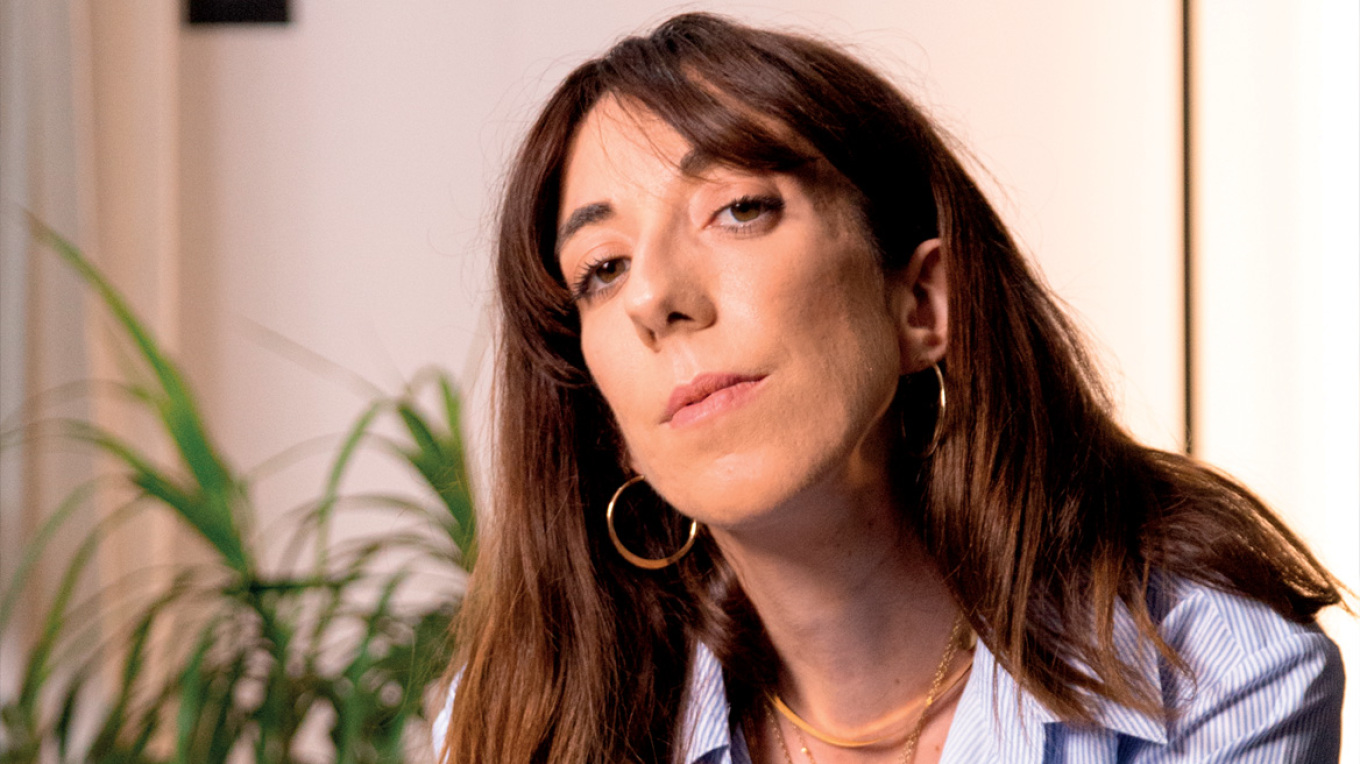 Στέλλα Ρουσάκη: Η συγγραφέας που διαβάζουν στις ΗΠΑ και στην Κίνα