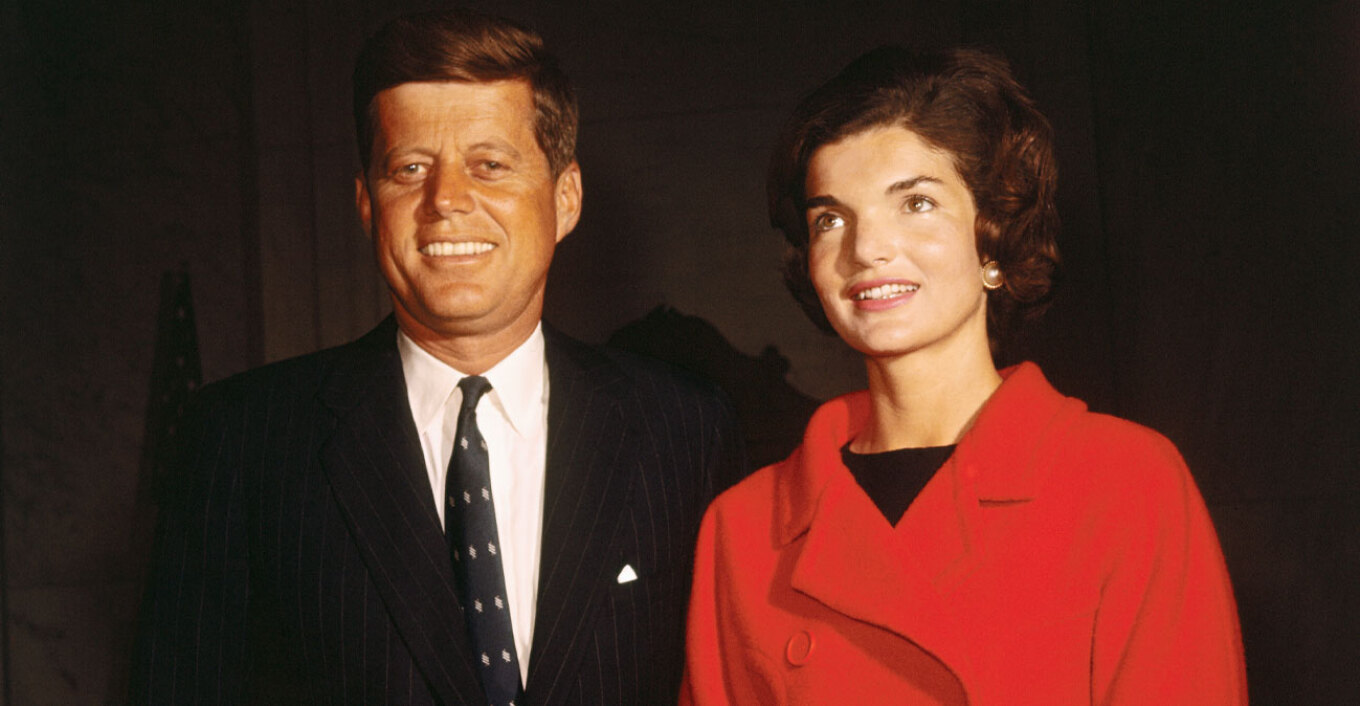 Το μεγάλο μυστικό του JFK: Η σχέση του Κένεντι με αεροσυνοδό που η Τζάκι δεν συγχώρεσε ποτέ 