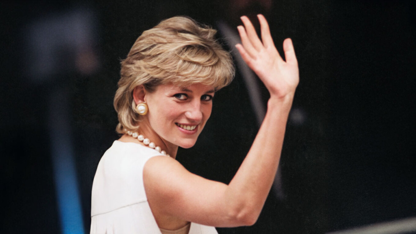 28 χρόνια από τον θάνατο της Νταϊάνα - Η θυελλώδης ζωή της «πριγκίπισσας του λαού», το άδοξο τέλος και οι θεωρίες συνωμοσίας
