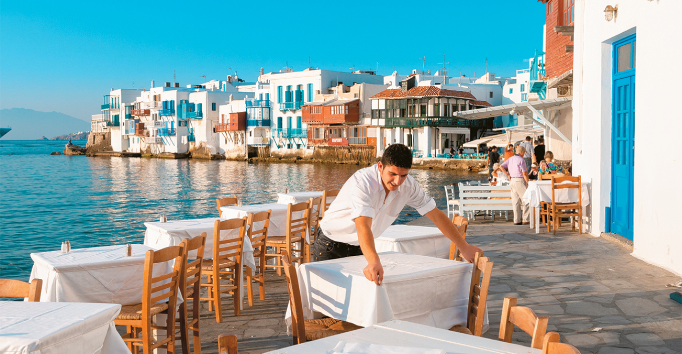 Επάγγελμα σερβιτόρος: Η καθημερινότητα, οι μισθοί και οι δύσκολοι πελάτες