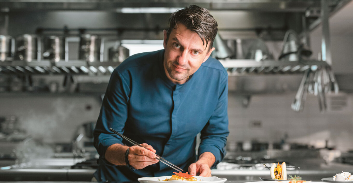 Νίκος Κουλούσιας: Ο chef του Μπάκιγχαμ ξεκίνησε από τη Ναυπακτία ανακατεύοντας ρυζόγαλο