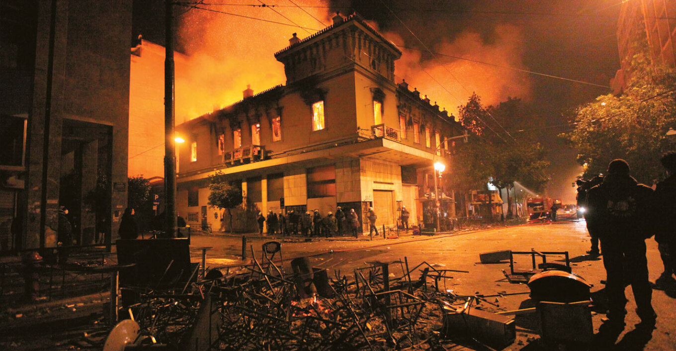 Δεκατρία χρόνια μετά: Βρέθηκε λύση και θα ξαναγεννηθούν «Απόλλων» και «Αττικόν» Αντιμετωπίστηκε το ιδιοκτησιακό μετά από πολυετείς δικαστικές διαμάχες και ενοικιάστηκε για 50 χρόνια το ακίνητο στη Σταδίου Δεκατρία χρόνια μετά: Βρέθηκε λύση και θα ξαναγεννηθούν «Απόλλων» και «Αττικόν» Αντιμετωπίστηκε το ιδιοκτησιακό μετά από πολυετείς δικαστικές διαμάχες και ενοικιάστηκε για 50 χρόνια το ακίνητο στη Σταδίου