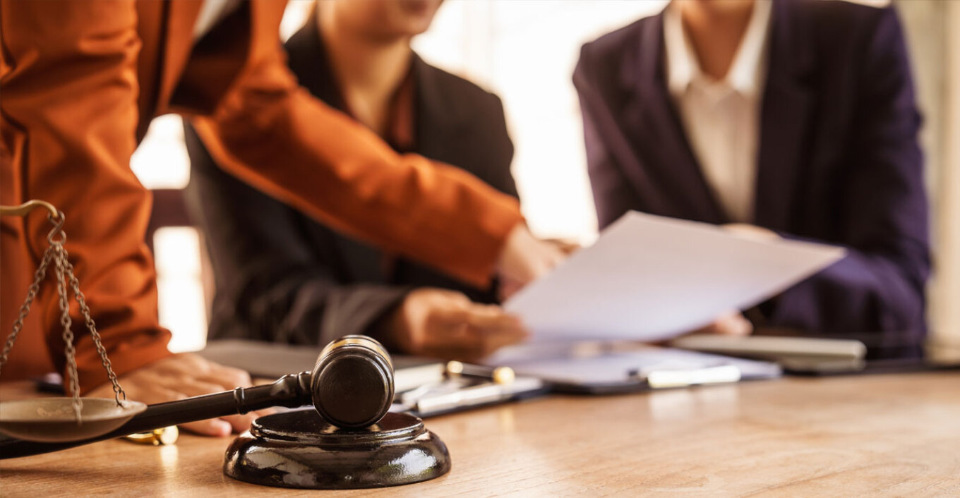 Τα «τρελά» των πλειστηριασμών: Στο σφυρί κρασιά, φάρμακα, χρηματοκιβώτια, ρουλέτες και φωτοβολταϊκά πάρκα