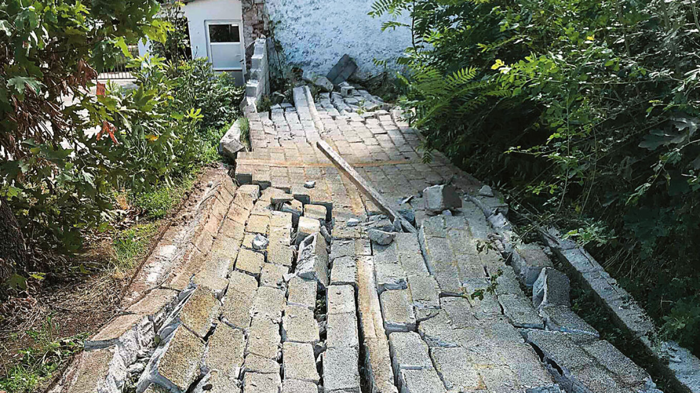 Θρίλερ χωρίς τέλος στα Βαλτόνερα του Αμυνταίου Φλώρινας: Οι καθιζήσεις «καταπίνουν» τα σπίτια
