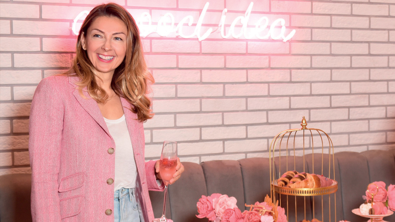 Αγγελική Χόντου: Τσάι και παραμύθια στο Pink Dot