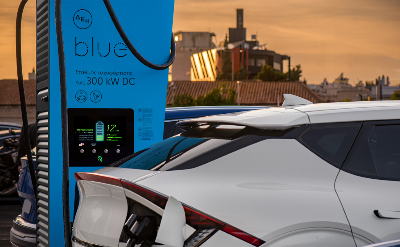 Ώθηση στην ηλεκτροκίνηση από τη ΔΕΗ blue
