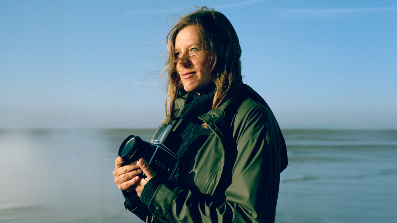 Τζούλια Φούλερτον-Μπάτεν, o φακός που ξαναγράφει την ιστορία