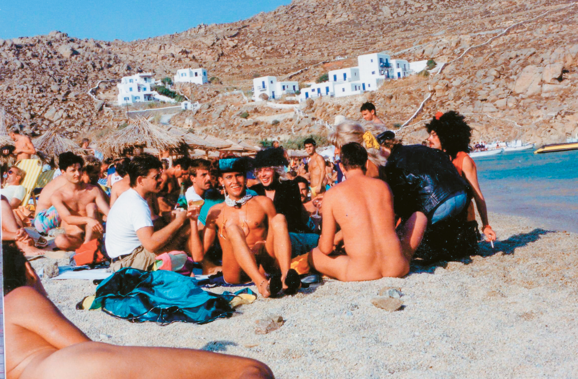 Η επιστροφή των γυμνιστών: Οδηγός για βουτιές ελευθερίας σε όλη τη χώρα, πού θα βρείτε τις παραλίες Η επιστροφή των γυμνιστών: Οδηγός για βουτιές ελευθερίας σε όλη τη χώρα, πού θα βρείτε τις παραλίες