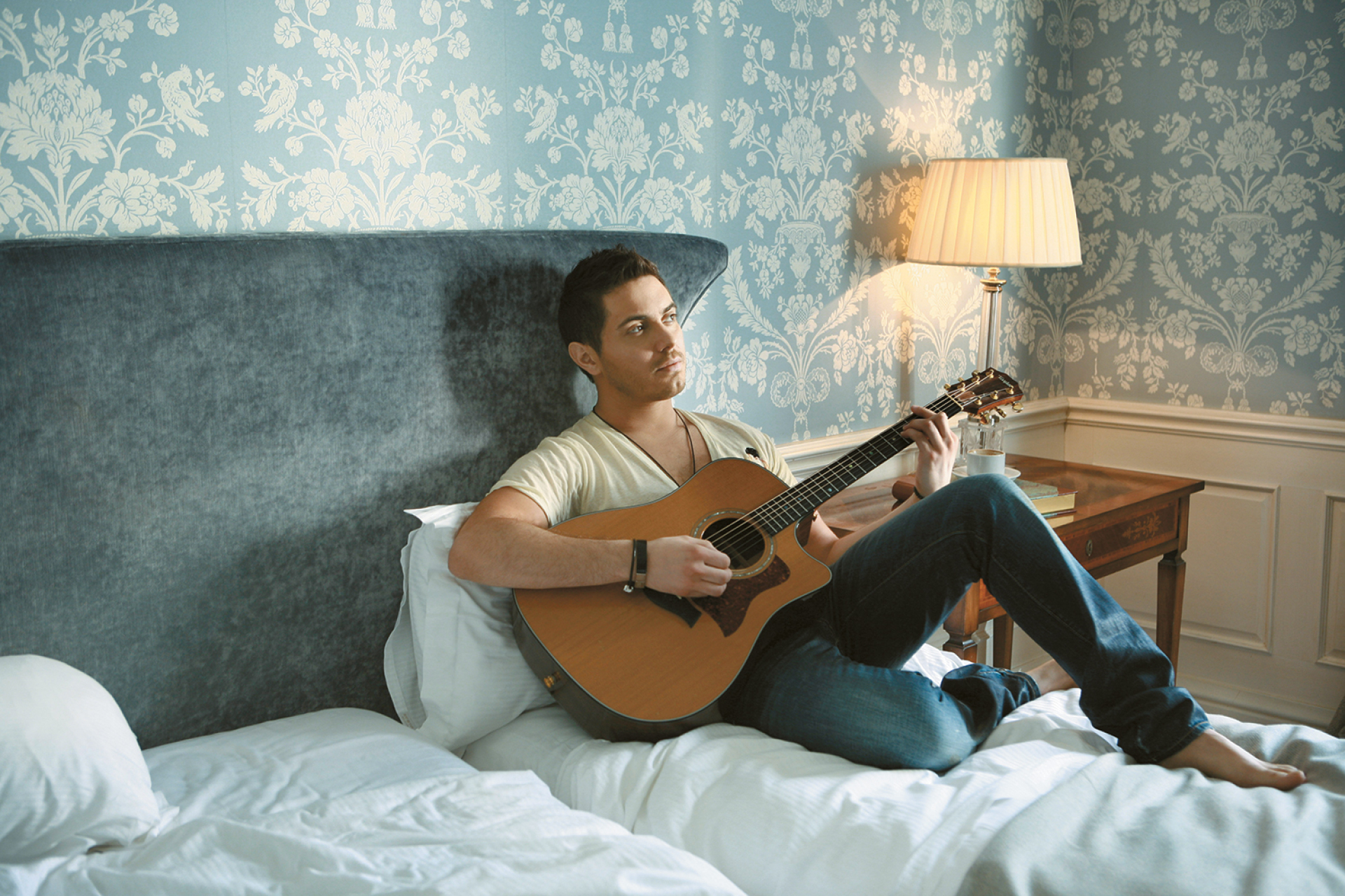 Μιχάλης Χατζηγιάννης: Τι γυρεύει ο «Μικρός Νταλάρας» στον πολιτισμό της Κύπρου