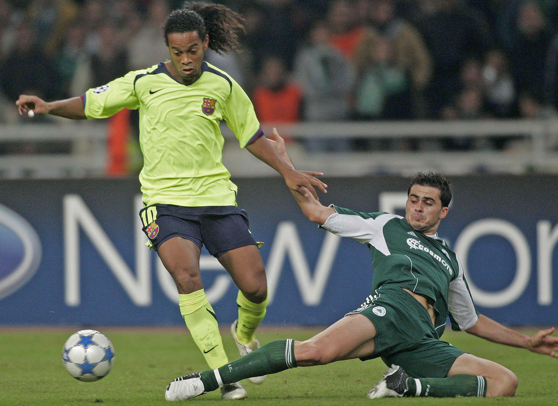 Ροναλντίνιο: Ο Βραζιλιάνος που «έσπαγε αστραγάλους» με το χαμόγελο στα χείλη