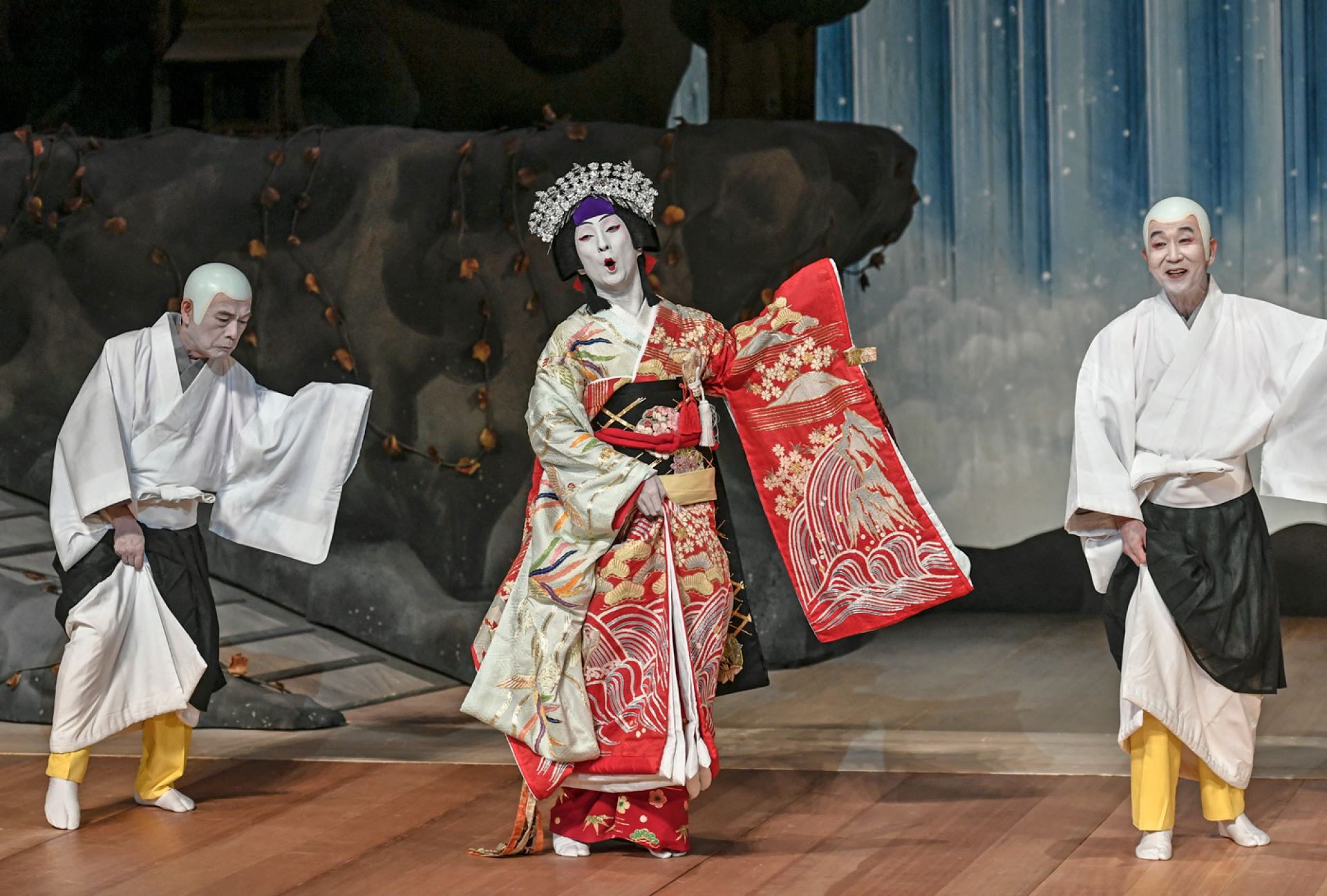 Η εξέλιξη του drag: Από την Αρχαία Ελλάδα στο Drag Race του RuPaul