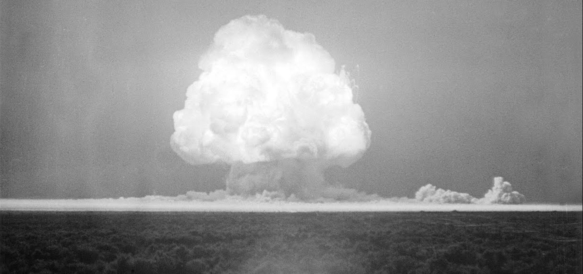 Ποιος ήταν ο «πατέρας» της ατομικής βόμβας - Η ιστορία του Ρόμπερτ Οπενχάιμερ