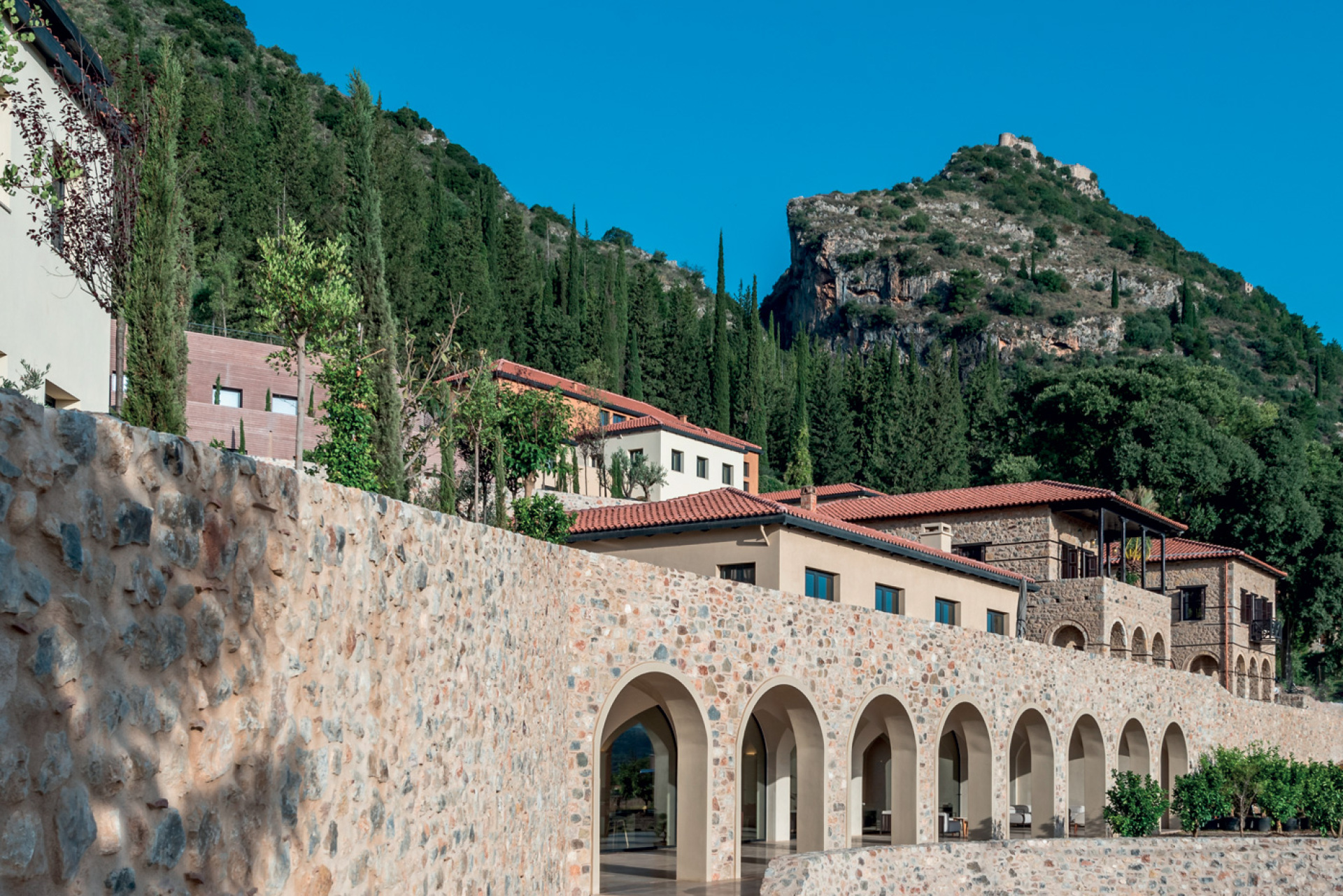 Τζορτζ Ταβέλης, a spa-cial man 