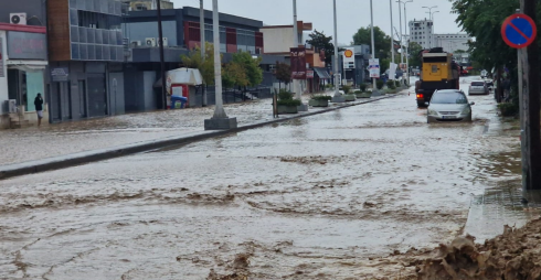 Κακοκαιρια Daniel: Πνίγεται για τρίτη ημέρα ο Βόλος - Σκαπτικά μηχανήματα  στη «μάχη» με τις πλημμύρες