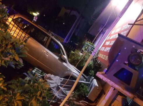 Tζιπ έπεσε σε είσοδο σπιτιού στη Νέα Πεντέλη, τέσσερις τραυματίες