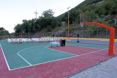 Εγκαινιάστηκε το ανακαινισμένο γήπεδο μπάσκετ του Πλατάνου Ναυπακτίας, παρουσία Μπουρούση και Σχορτσιανίτη