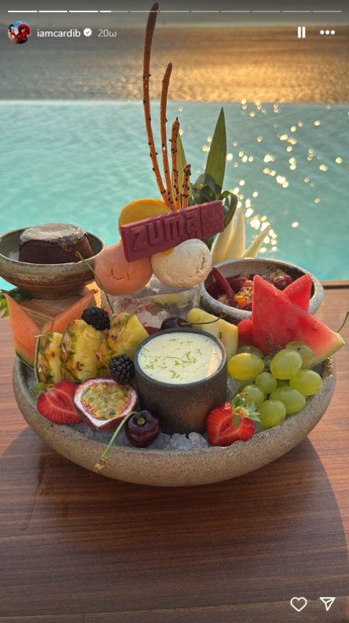 H Cardi B κάνει διακοπές στη Μύκονο - Δείτε φωτογραφίες