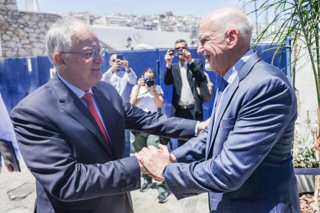 ΣΥΝΑΝΤΗΣΗ ΤΑΣΟΥΛΑ - ΠΑΠΑΝΔΡΕΟΥ ΣΤΟ ΠΕΡΙΘΩΡΙΟ ΤΟΥ «9OΥ CIRCLE THE MED FORUM»
