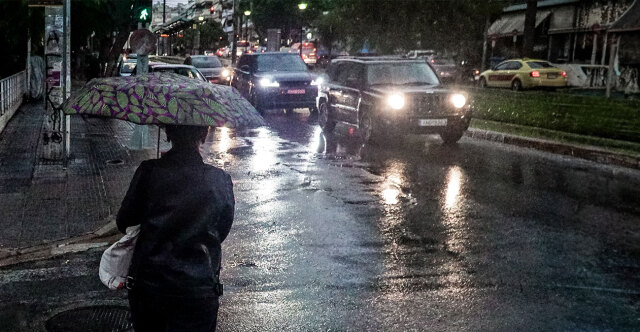 Ξεκίνησε και στην Αθήνα η κακοκαιρία – Βρέχει στο κέντρο και στα βόρεια προάστια