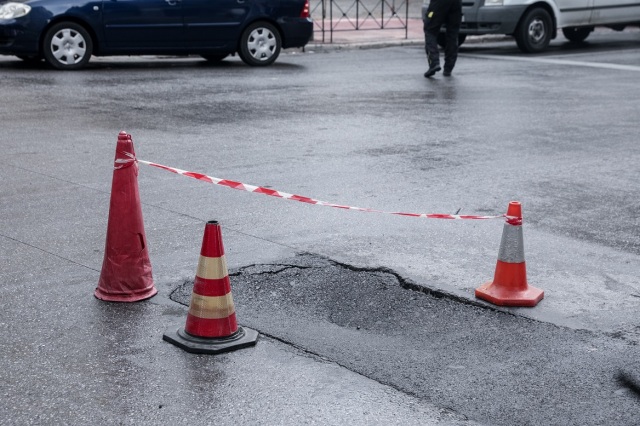 Κλειστή η Αλέξανδρου Παναγούλη στου Ζωγράφου λόγω καθίζησης του οδοστρώματος