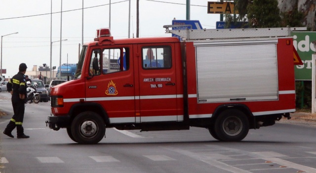 Φωτιά τώρα: Σε εγκαταλελειμμένο κτίριο στου Ρέντη