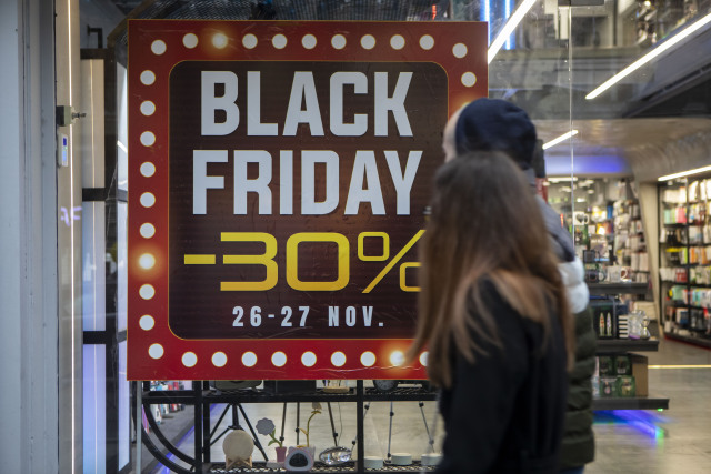 Έρχονται Black Friday και Cyber Monday - Τι ψωνίζουν περισσότερο οι καταναλωτές