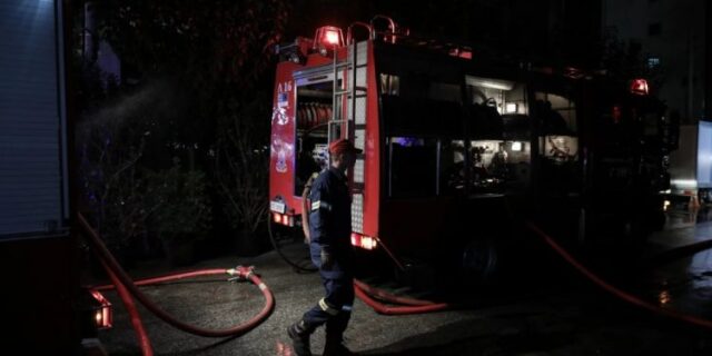 Θεσσαλονίκη: Στις φλόγες παράπηγμα στον Δενδροπόταμο