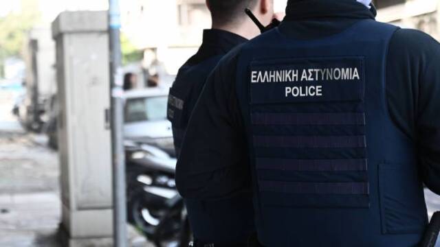 Χειροπέδες σε μέλη κυκλώματος που εκβίαζε επιχειρηματίες στο κέντρο της Αθήνας πουλώντας προστασία 