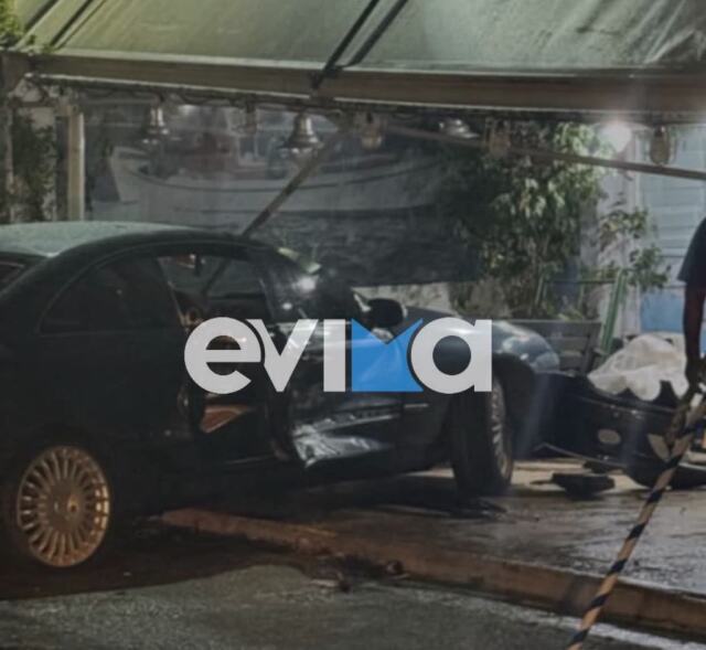 Απίστευτο τροχαίο στην Εύβοια: Αυτοκίνητο καρφώθηκε σε κατάστημα