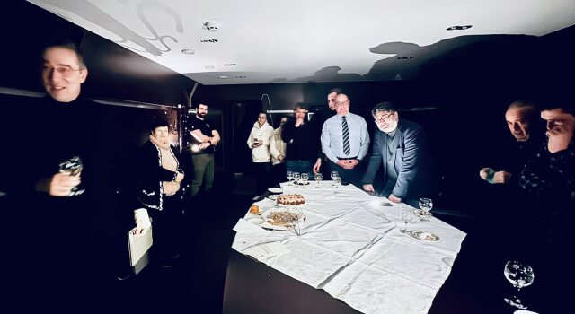 &Sigma;&tau;&omicron; &kappa;&alpha;&tau;&alpha;&phi;ύ&gamma;&iota;&omicron; &eta; &kappa;&omicron;&pi;ή &tau;&eta;&sigmaf; &beta;&alpha;&sigma;&iota;&lambda;ό&pi;&iota;&tau;&alpha;&sigmaf; &tau;&eta;&sigmaf; &epsilon;&lambda;&lambda;&eta;&nu;&iota;&kappa;ή&sigmaf; &pi;&rho;&epsilon;&sigma;&beta;&epsilon;ί&alpha;&sigmaf; &sigma;&tau;&omicron; &Kappa;ί&epsilon;&beta;&omicron;