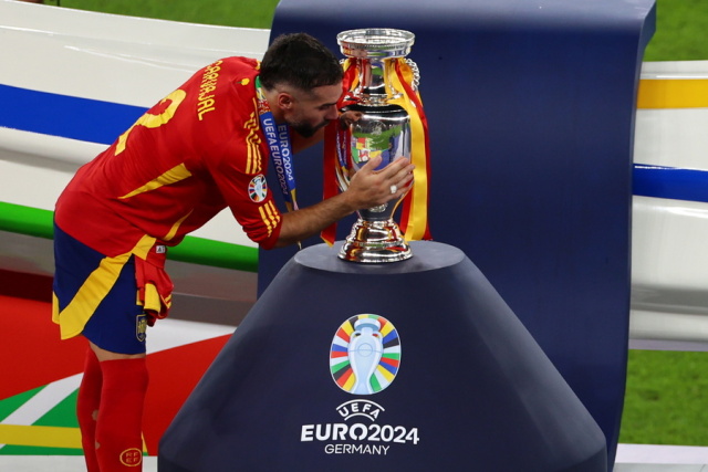 &Eta; UEFA &sigma;&kappa;έ&phi;&tau;&epsilon;&tau;&alpha;&iota; &nu;&alpha; &alpha;&lambda;&lambda;ά&xi;&epsilon;&iota; &tau;&eta; &delta;&iota;&alpha;&delta;&iota;&kappa;&alpha;&sigma;ί&alpha; &pi;&rho;ό&kappa;&rho;&iota;&sigma;&eta;&sigmaf; &sigma;&tau;&alpha; &tau;&epsilon;&lambda;&iota;&kappa;ά &tau;&omicron;&upsilon; Euro