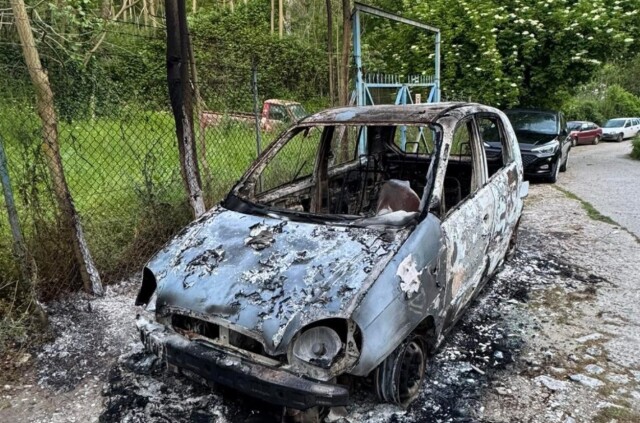 Έκαψαν το αυτοκίνητο πολίτη που είχε καταγγείλει περιστατικά κακοποίησης ζώων στη Λέσβο, δείτε φωτογραφία
