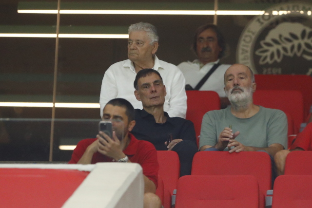 Στο Καραϊσκάκη ο Μπαρτζώκας κοντά στον ποδοσφαιρικό Ολυμπιακό στη μάχη του με τον Ατρόμητο 