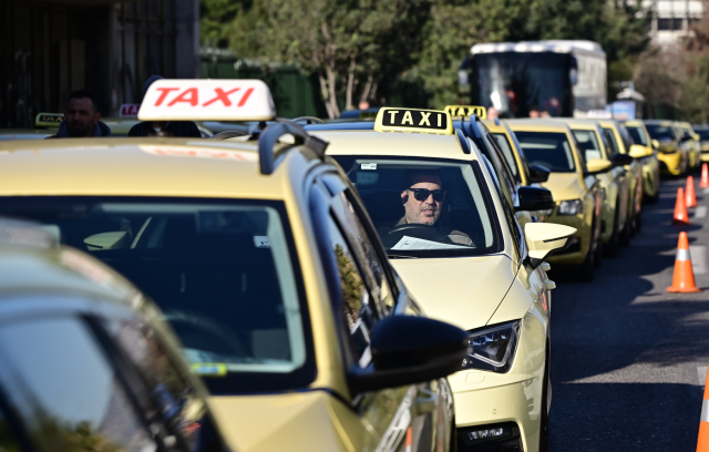 Live &eta; &kappa;ί&nu;&eta;&sigma;&eta;: &Mu;&pi;&omicron;&tau;&iota;&lambda;&iota;ά&rho;&iota;&sigma;&mu;&alpha; &sigma;&tau;&omicron; &alpha;&nu;&omicron;&delta;&iota;&kappa;ό &rho;&epsilon;ύ&mu;&alpha; &tau;&omicron;&upsilon; &Kappa;&eta;&phi;&iota;&sigma;&omicron;ύ &alpha;&pi;ό &tau;&omicron; ύ&psi;&omicron;&sigmaf; &tau;&eta;&sigmaf; &Iota;&epsilon;&rho;ά&sigmaf; &Omicron;&delta;&omicron;ύ, &sigma;&tau;&omicron; &kappa;ό&kappa;&kappa;&iota;&nu;&omicron; &kappa;&alpha;&iota; &tau;&omicron; &kappa;έ&nu;&tau;&rho;&omicron; - &Alpha;&pi;&epsilon;&rho;&gamma;&omicron;ύ&nu; &tau;&alpha; &tau;&alpha;&xi;ί