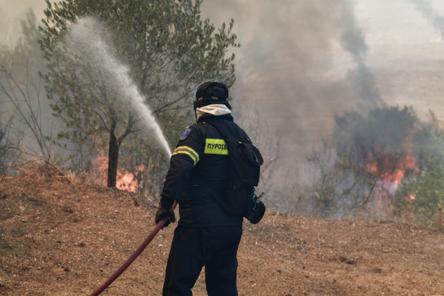 Οριοθετήθηκε η φωτιά στην Αγία Μαρίνα Γραμματικού - Σηκώθηκαν 3 ελικόπτερα, και 2 αεροσκάφη, μήνυμα και από το 112
