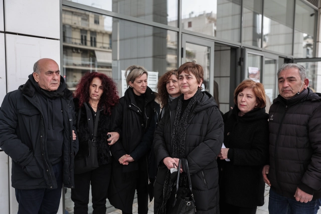 Ελένη Τοπαλούδη: Νέα διακοπή στη δίκη για το βιασμό και τη δολοφονία της - «Ντροπή, ντροπή», ξέσπασε η μητέρα της