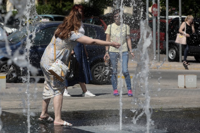 Ανοίγουν κλιματιζόμενες αίθουσες στον δήμο Αθηναίων λόγω των υψηλών θερμοκρασιών