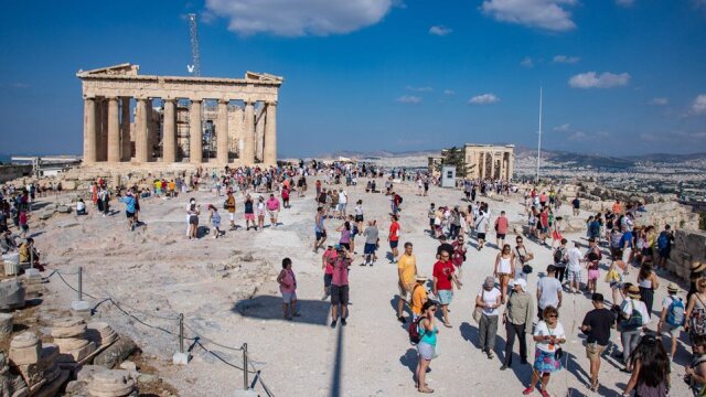 &Alpha;&iota;&sigma;&iota;ό&delta;&omicron;&xi;&alpha; &tau;&alpha; &mu;&eta;&nu;ύ&mu;&alpha;&tau;&alpha; &gamma;&iota;&alpha; &tau;&eta;&nu; &tau;&rho;έ&chi;&omicron;&upsilon;&sigma;&alpha; &tau;&omicron;&upsilon;&rho;&iota;&sigma;&tau;&iota;&kappa;ή &pi;&epsilon;&rho;ί&omicron;&delta;&omicron;: &Tau;&iota; &alpha;&lambda;&lambda;ά&zeta;&epsilon;&iota; &sigma;&tau;&iota;&sigmaf; &tau;&alpha;&xi;&iota;&delta;&iota;&omega;&tau;&iota;&kappa;έ&sigmaf; &sigma;&upsilon;&nu;ή&theta;&epsilon;&iota;&epsilon;&sigmaf;