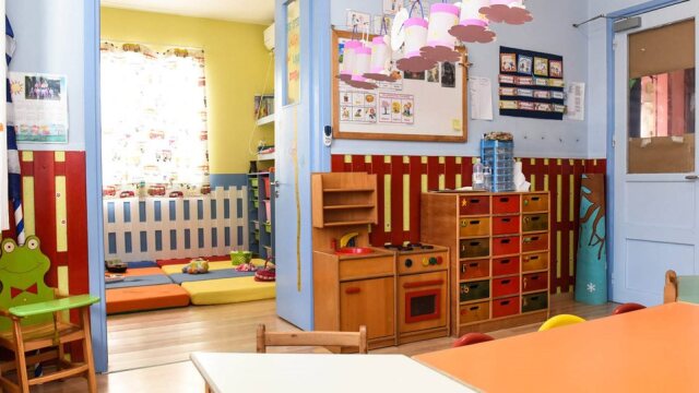 Αυλώνας: Μητέρα κατήγγειλε πως το 3χρονο παιδί της επέστρεψε τραυματισμένο από το σχολείο - Τι υποστηρίζει ο διευθυντής