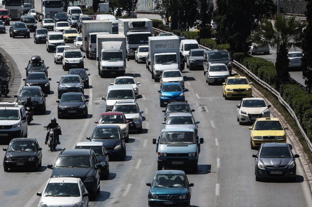 ΣΤΟΥΣ ΔΡΟΜΟΥΣ ΧΙΛΙΑΔΕΣ ΕΚΔΡΟΜΕΙΣ ΓΙΑ ΤΟ ΤΡΙΗΜΕΡΟ ΤΟΥ ΑΓΙΟΥ ΠΝΕΥΜΑΤΟΣ, ΕΚΚΛΗΣΗ ΑΠΟ ΤΙΣ ΑΡΧΕΣ ΣΤΟΥΣ ΟΔΗΓΟΥΣ