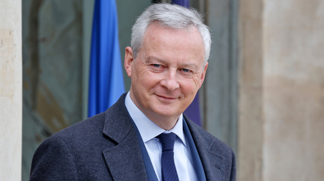 &Alpha;&rho;&chi;&epsilon;ί&alpha; &Epsilon;&pi;&sigma;&tau;ά&iota;&nu;: &Sigma;&tau;&omicron; &kappa;ά&delta;&rho;&omicron; &kappa;&alpha;&iota; &omicron; &Gamma;ά&lambda;&lambda;&omicron;&sigmaf; &pi;&rho;ώ&eta;&nu; &upsilon;&pi;&omicron;&upsilon;&rho;&gamma;ό&sigmaf; &Omicron;&iota;&kappa;&omicron;&nu;&omicron;&mu;&iota;&kappa;ώ&nu; &Mu;&pi;&rho;&omicron;ύ&nu;&omicron; &Lambda;&epsilon; &Mu;&epsilon;&rho;, &epsilon;ί&chi;&epsilon; &pi;ά&epsilon;&iota; &sigma;&tau;&omicron; &sigma;&pi;ί&tau;&iota; &tau;&omicron;&upsilon; &chi;&rho;&eta;&mu;&alpha;&tau;&iota;&sigma;&tau;ή