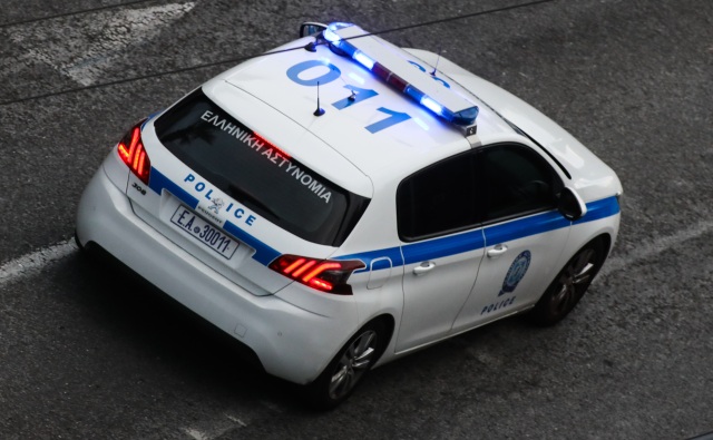 ΣΥΝΕΛΗΦΘΗ 30ΧΡΟΝΟΣ ΔΙΑΚΙΝΗΤΗΣ ΜΕΤΑΝΑΣΤΩΝ ΣΤΗ ΘΕΣΣΑΛΟΝΙΚΗ, ΟΙ ΔΥΟ ΗΤΑΝ ΚΡΥΜΜΕΝΟΙ ΣΤΟ ΠΟΡΤΜΠΑΓΚΑΖ