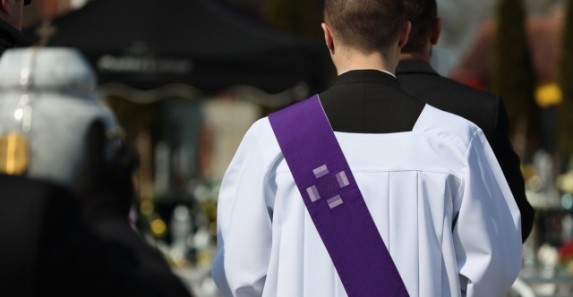 Νέο χτύπημα για την Καθολική Εκκλησία: Σχεδόν 4.400 άνθρωποι κακοποιήθηκαν σεξουαλικά από ιερείς στην Ιταλία από το 2020, λέει νέα έκθεση